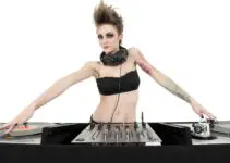 How to DJ Techno Music [ULTIMATE GUIDE]
