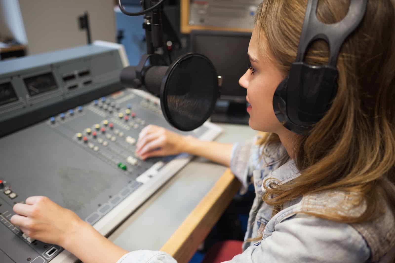Younger voice. Радио в школе. Школьное радио картинки. Школьное радио подростки. Radio Broadcasting stock photo.